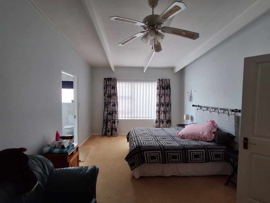 4 Bedroom Property for Sale in Stilbaai Wes Western Cape